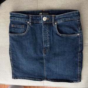 Zara Women's Dark Wash Denim Skirt with Contrast Stitching